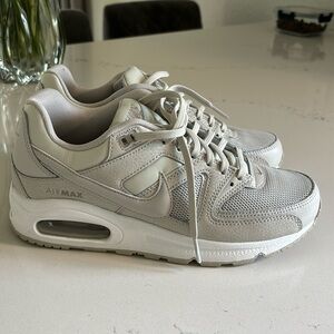 Nike Air Max Command Women's Shoes Size: 8, only worn twice!!